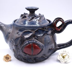 Dragon Eye Teapot with tea strainer