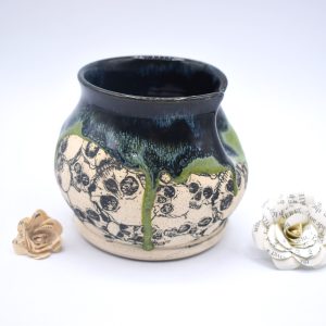 Green skull pile dimple tumbler 14 oz